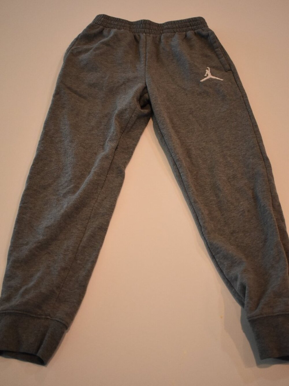 Nike Air Jordan Boys Gray Fleece Jogger Sweatpants Youth Medium 10-12 Jumpman